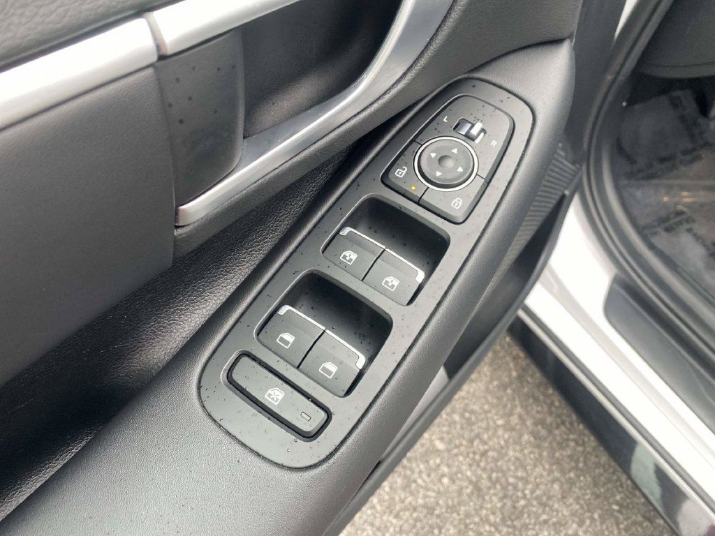 Used 2025 Hyundai Sonata SEL FWD image 15