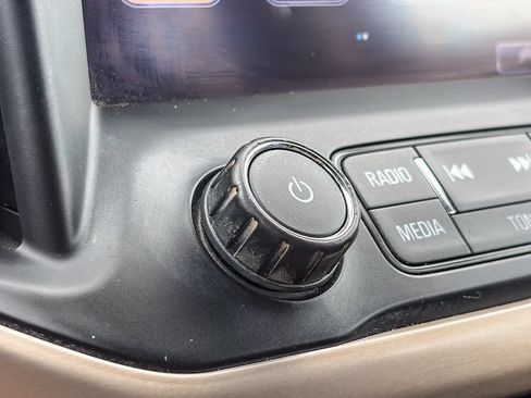 Used 2017 GMC Acadia Denali w/ Technology Package FWD image 28
