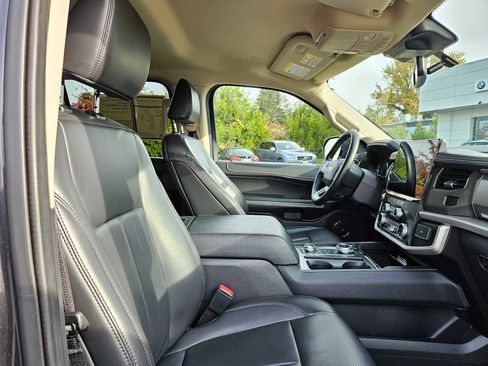 Used 2023 Ford Expedition Max XLT image 11
