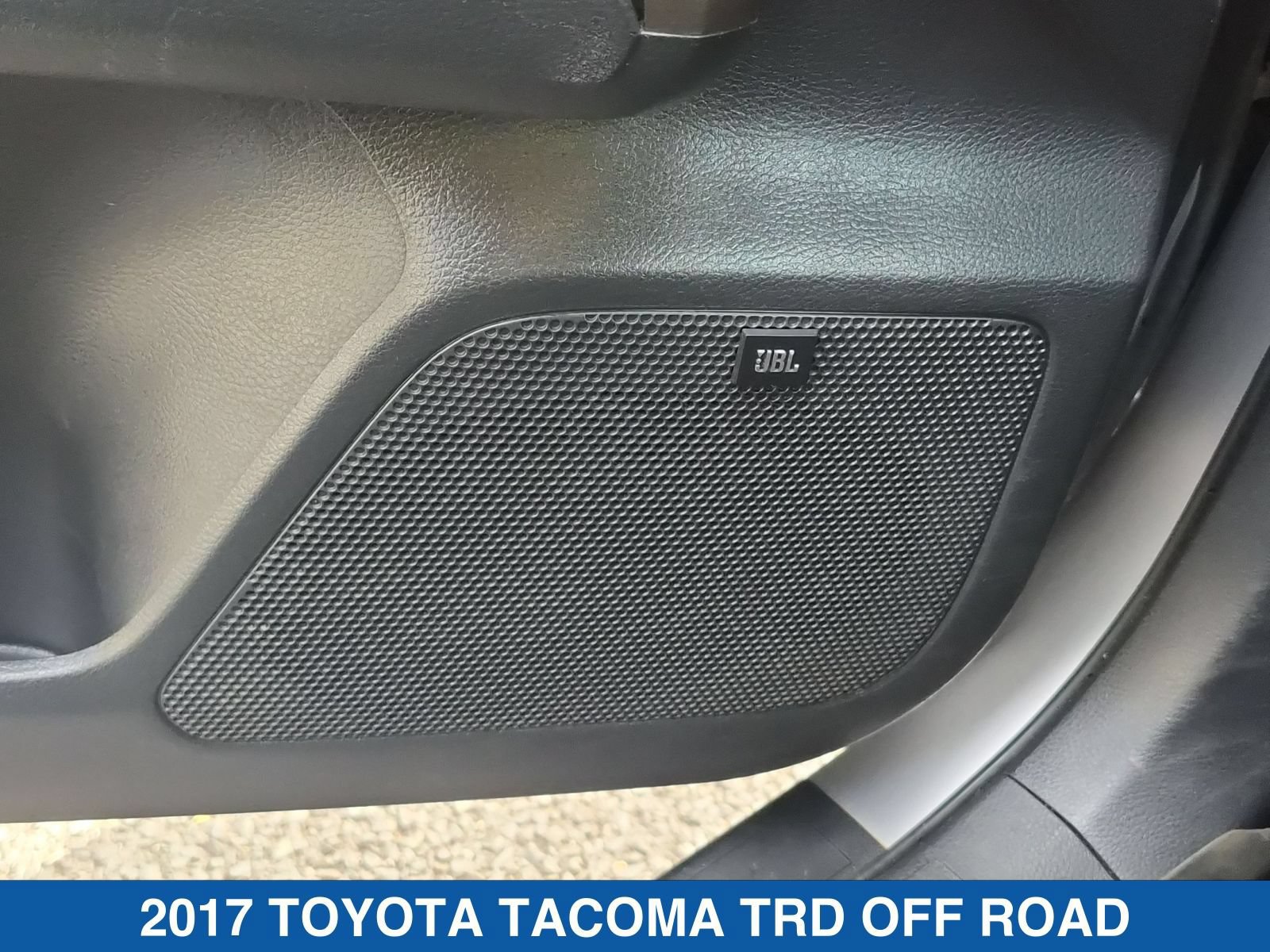 Used 2017 Toyota Tacoma TRD Off-Road AWD/4WD image 14