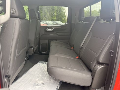 New 2025 GMC Sierra 1500 SLE w/ Preferred Package image 16
