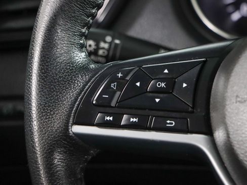 Used 2020 Nissan Rogue SV FWD image 13