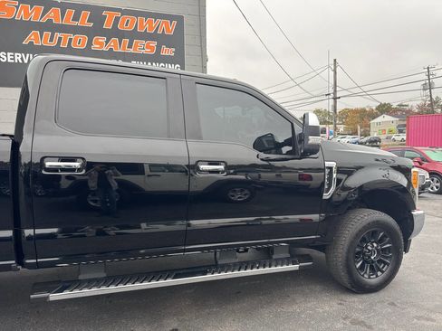Used 2017 Ford F250 Lariat w/ Chrome Package image 13