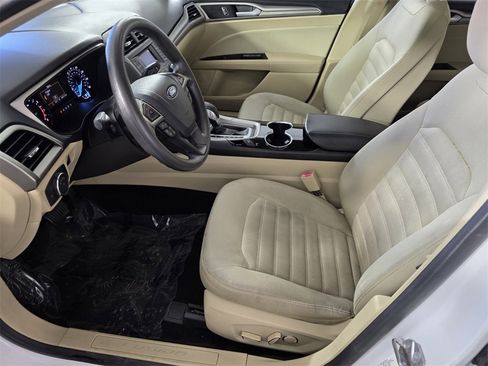 Used 2015 Ford Fusion SE image 10