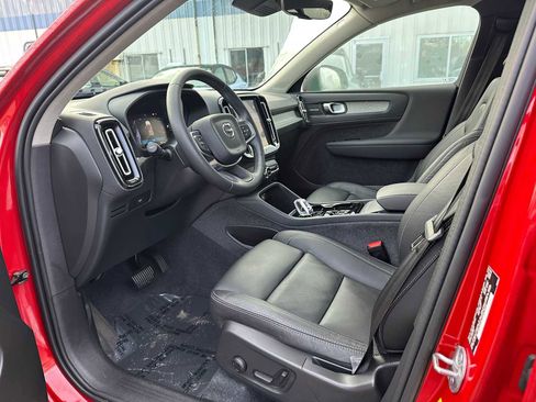 Certified 2024 Volvo XC40 B5 Plus w/ Protection Package Premier image 19
