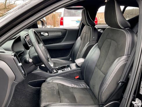 Used 2021 Volvo XC40 T5 R-Design w/ Advanced Package image 8