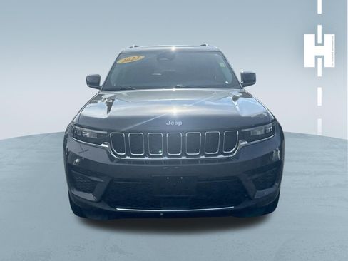 Used 2023 Jeep Grand Cherokee Laredo AWD/4WD image 2