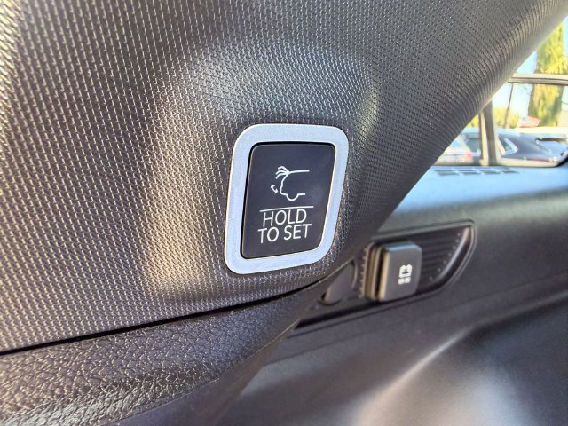 Used 2023 Jeep Grand Cherokee Altitude AWD/4WD image 24