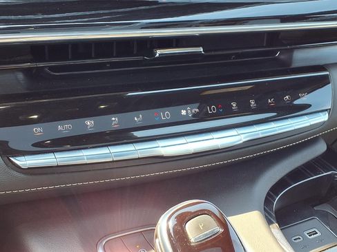 Used 2021 Cadillac Escalade ESV Sport w/ Driver Assist Tech Package AWD/4WD image 25