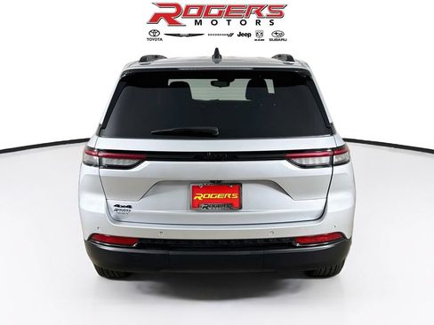 Certified 2024 Jeep Grand Cherokee Altitude AWD/4WD image 7