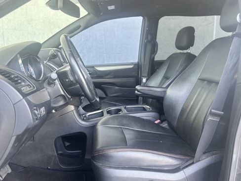 Used 2019 Dodge Grand Caravan GT image 13