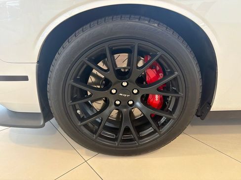 Used 2015 Dodge Challenger SRT Hellcat RWD image 10