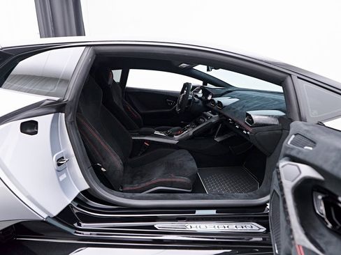 Used 2018 Lamborghini Huracan Performante image 47