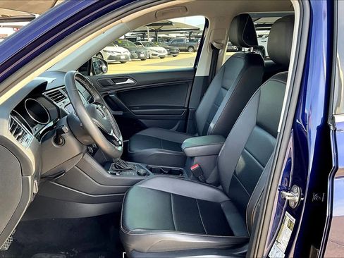 Used 2021 Volkswagen Tiguan SE image 9