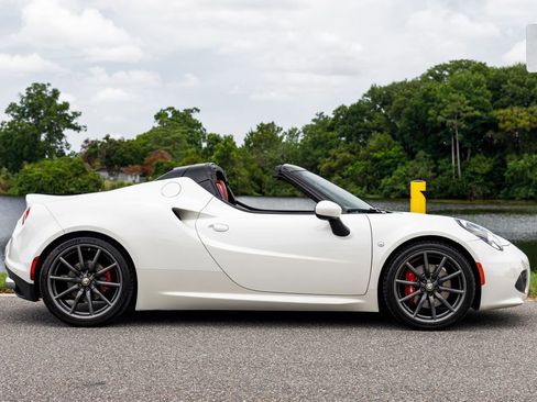 Used 2016 Alfa Romeo 4C Spider w/ Convenience Group - Spider RWD image 2