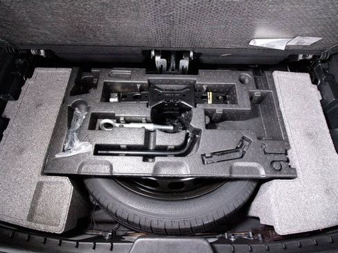 Certified 2025 Volvo XC90 B6 Plus image 29