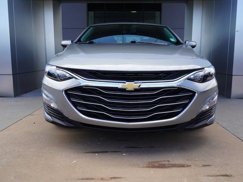 Used 2025 Chevrolet Malibu LT FWD image 4