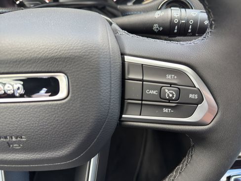 New 2026 Jeep Compass Latitude image 19