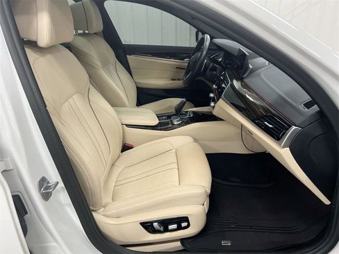 Used 2019 BMW M550i xDrive w/ Premium Package image 23