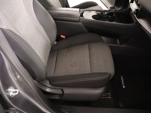 Used 2023 Nissan Rogue SV FWD image 12