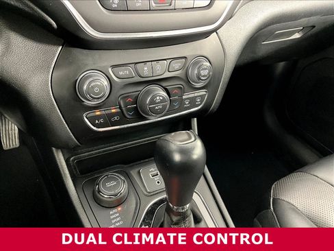Used 2023 Jeep Cherokee Altitude Lux AWD/4WD image 15