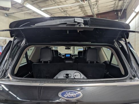 Used 2024 Ford Expedition Max XLT image 25