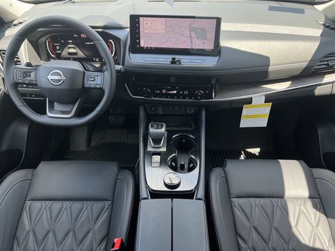New 2026 Nissan Rogue Platinum AWD/4WD image 2