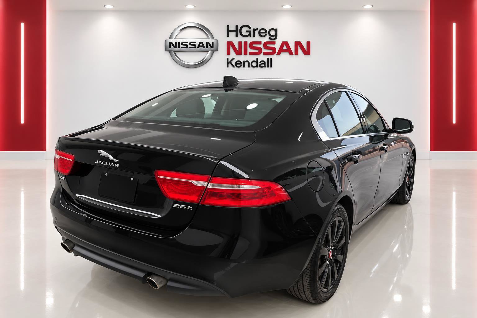 Used 2019 Jaguar XE RWD image 4