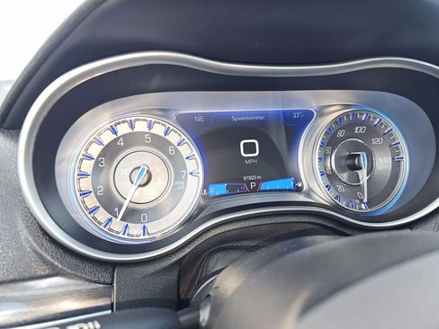 Used 2022 Chrysler 300 Touring image 31