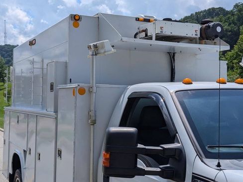 Used 2011 Ford F550 2WD Regular Cab Super Duty w/ Payload Upgrade Pkg image 16