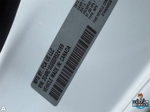 Certified 2025 Chrysler Pacifica Limited image 34