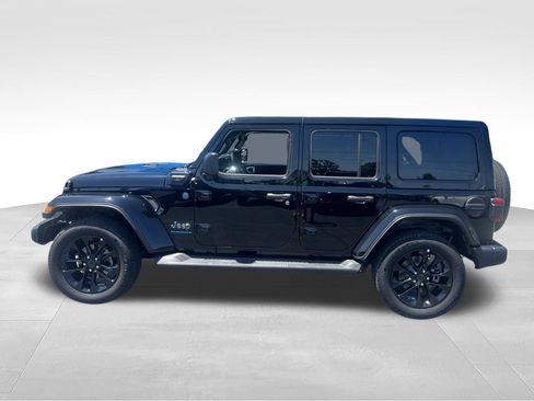 Used 2025 Jeep Wrangler Unlimited Sahara AWD/4WD image 3