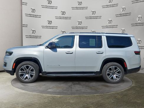 Used 2025 Jeep Wagoneer Series II AWD/4WD image 2