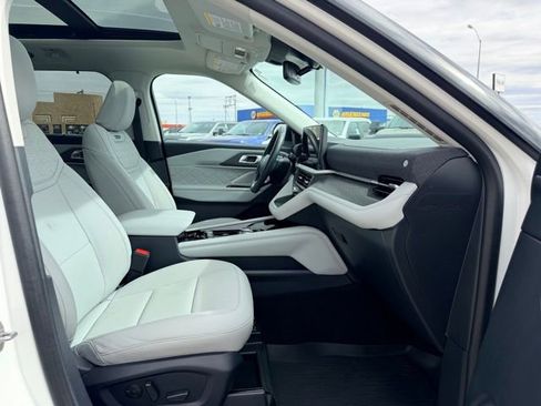 Used 2025 Ford Explorer Platinum w/ Ultimate Package image 38