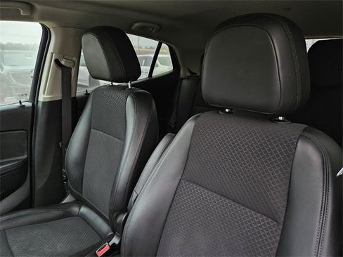 Used 2021 Buick Encore Preferred w/ Safety Package image 10