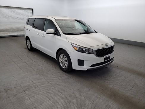 Used 2017 Kia Sedona LX w/ LX Essentials Premium Package FWD image 13