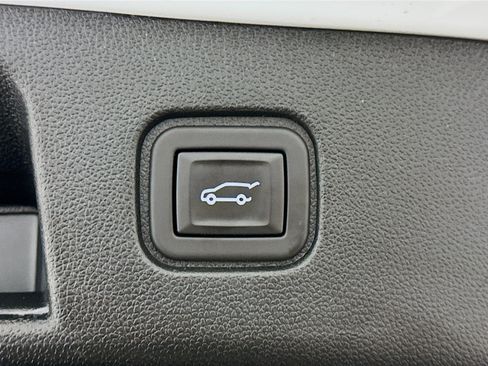 Used 2024 Chevrolet Blazer EV LT AWD/4WD image 31