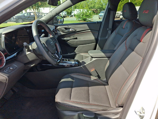 Used 2025 Chevrolet Trax RS w/ Driver Confidence Package FWD image 12