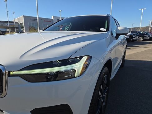 Used 2021 Volvo XC60 T5 Momentum w/ Premium Package image 6