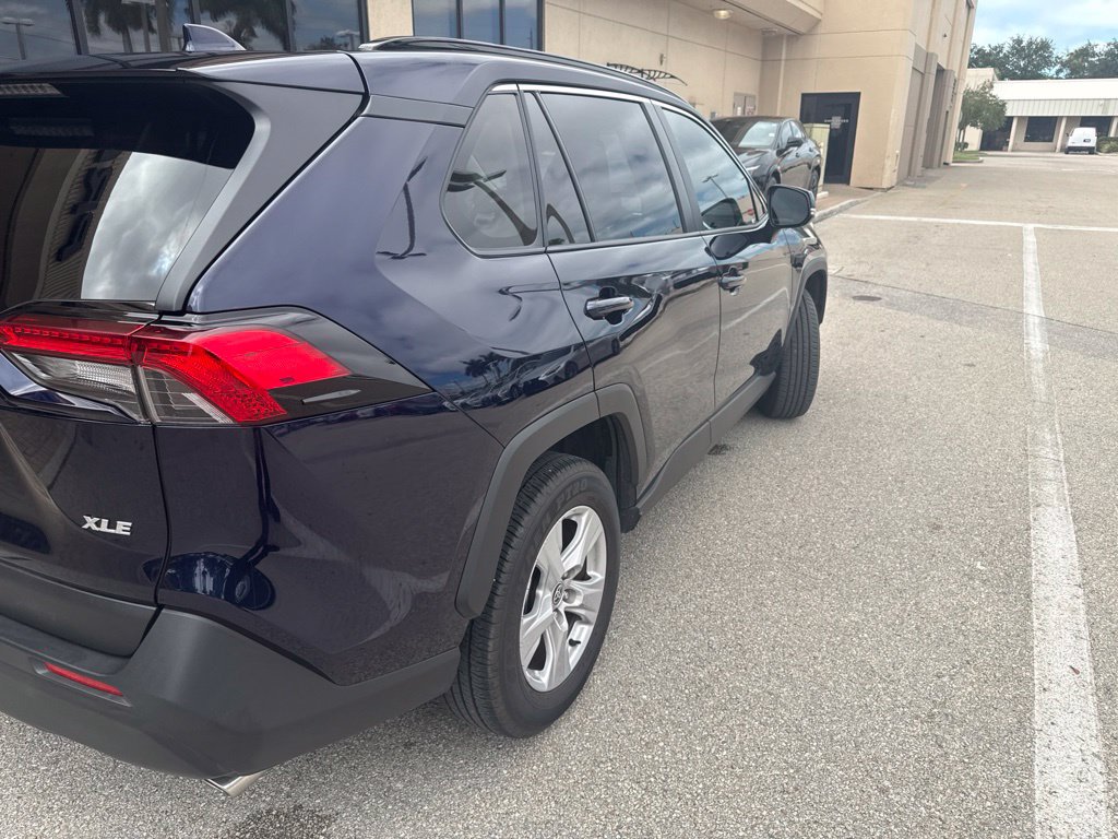 Used 2021 Toyota RAV4 XLE w/ Convenience Package FWD image 10