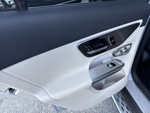 New 2026 Mercedes-Benz GLC 300 GLC 300 image 11