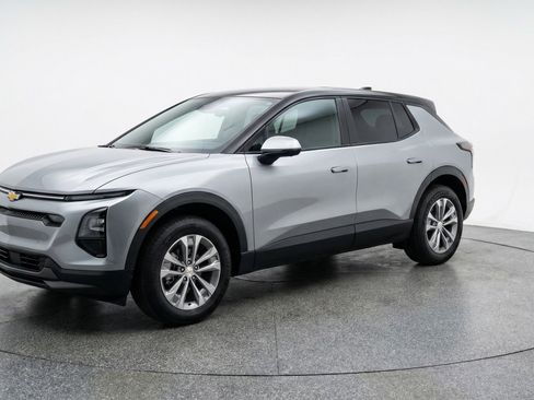 Used 2025 Chevrolet Equinox LT FWD image 3