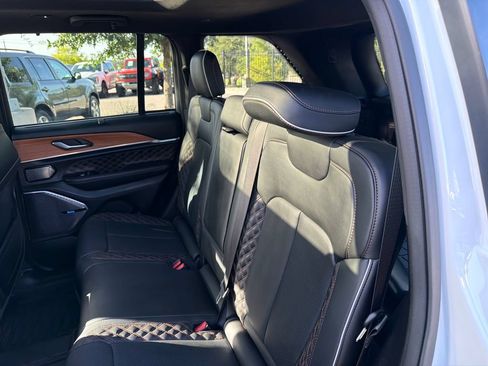 Used 2023 Jeep Grand Cherokee Summit AWD/4WD image 34