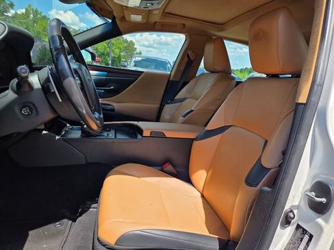 Used 2023 Lexus ES 350 w/ Premium Package FWD image 7