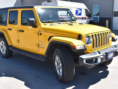 Used 2018 Jeep Wrangler Unlimited Sahara AWD/4WD image 3