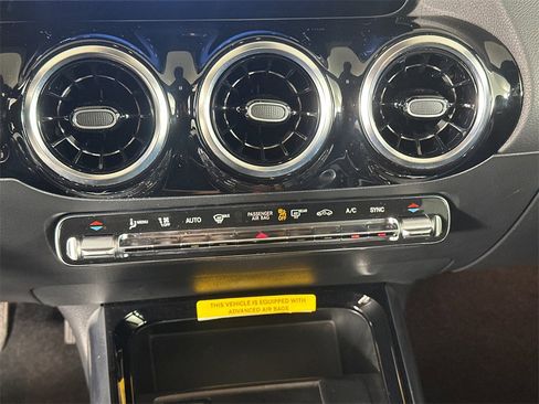 Certified 2025 Mercedes-Benz GLA 250 image 30