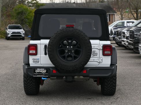 Used 2024 Jeep Wrangler Willys image 12