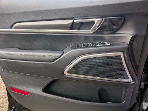 Used 2023 Kia Telluride LX image 10