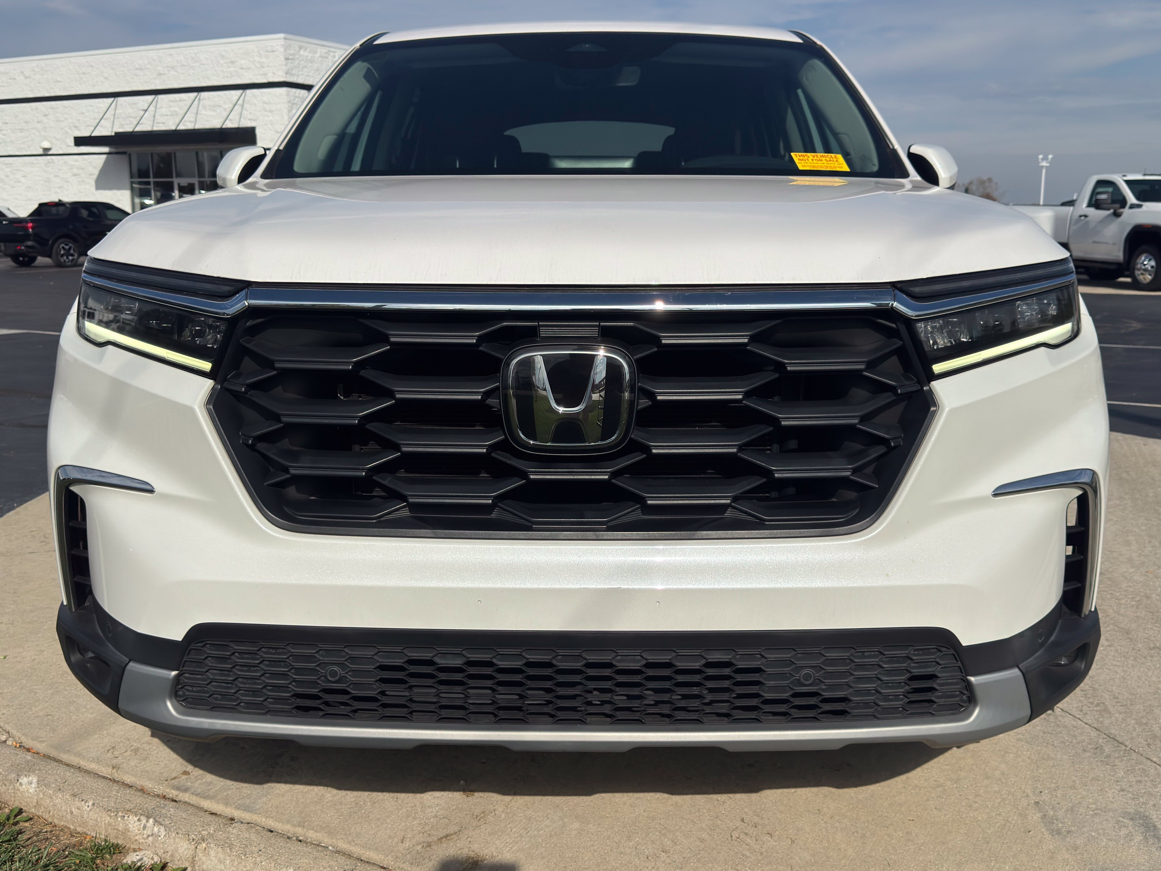 Used 2025 Honda Pilot EX-L image 2