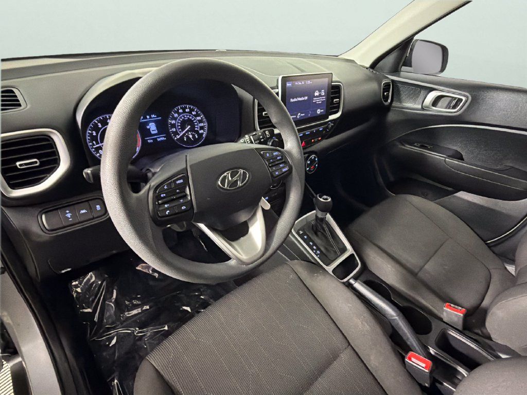 Used 2022 Hyundai Venue SE w/ Cargo Package FWD image 18